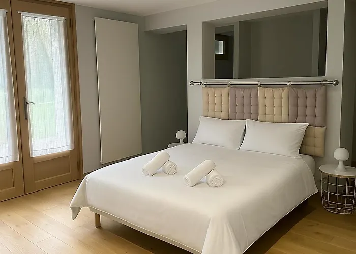 Hébergement de vacances Maison De Avec Piscine Couverte Et Chauffée *