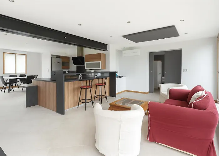 Hébergement de vacances Maison De Avec Piscine Couverte Et Chauffée Auriac-du-Périgord